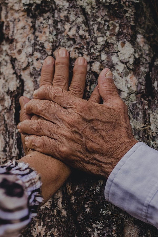 Nasıl tanımlarsanız tanımlayın ama temelinde derin güven, bağ ve sevgi istediğinizi biliyorum.