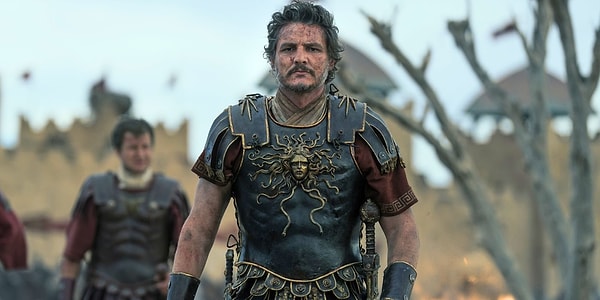 Geçtiğimiz günlerde filmde Marcus Acacius rolünü canlandıran  Pedro Pascal Instagram hesabından 'Gladyatör 2' filminden birbirinden eğlenceli fotoğraflar paylaştı.