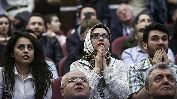 Her iki durumun da sağlanamamasında kütüphanecilik kursu almış bir öğretmen yetkilendirilecek. Bunun da mümkün olmaması halinde öğretmenler kurulu kendi içinden kütüphaneden sorumlu öğretmen seçecek.