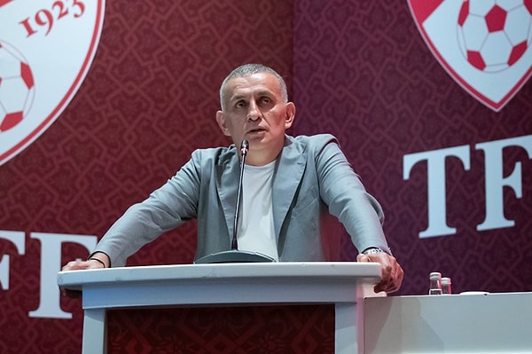 Türkiye Futbol Federasyonu (TFF) Başkanı İbrahim Hacıosmanoğlu, istifasına ilişkin çıkan haberlerin asılsız olduğunu belirtti. Yaptığı açıklamada, görevine devam ettiğini ve bu tür söylentilerin gerçeği yansıtmadığını vurguladı.