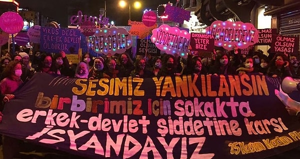 İstanbul Valiliği, 25 ve 26 Kasım'da Beyoğlu'nda yapılması planlanan tüm etkinliklerin iptal edildiğini duyurdu.