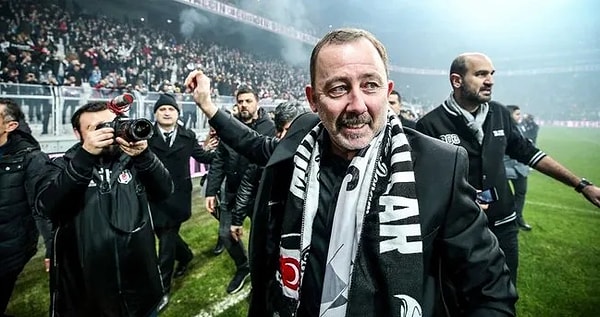 "Beşiktaş'a reçete yazarım" diyen Sergen Yalçın, "Bana gelsinler, parasız yazarım hem de. Bunu bir iş istemek için söylemiyorum. Hasan ağabey ile aynı sitede oturuyoruz" dedi.