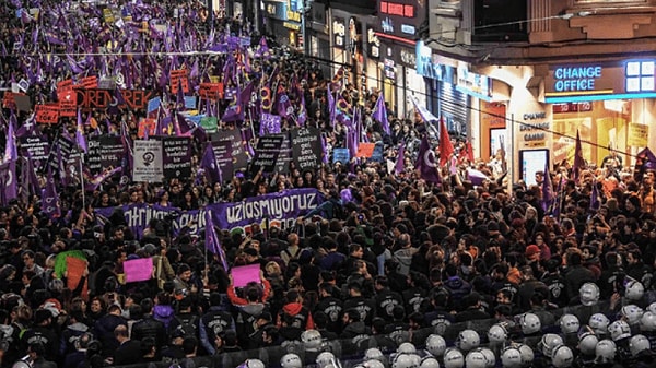 25 Kasım Kadına Yönelik Şiddete Karşı Uluslararası Mücadele Günü ülkemizdeki kadın hareketinin de katıldığı önemli günlerin başında geliyor.