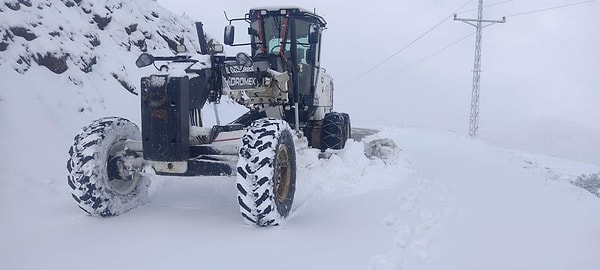 Kastamonu Valiliği'nden yapılan açıklamada, bölgede devam eden yoğun kar yağışı nedeniyle Merkez ilçesinde 26 Kasım Salı günü taşımalı eğitime 1 gün süreyle ara verildiği duyuruldu.