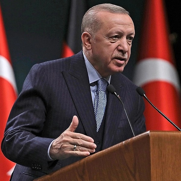 8. Cumhurbaşkanı Recep Tayyip Erdoğan Kadına Yönelik Şiddete Karşı Uluslararası Mücadele Günü Programı'nda yaptığı konuşmada dizi ve filmleri hedef almıştı. Erdoğan, "Ekranlarda kadına şiddetin normalleştirilmesine karşıyız." demişti. Dizi sektöründe kadına şiddetin reyitng uğruna normalleştirildiğinin de altını çizmişti. Erdoğan sözlerinde RTÜK'e de çağrıda bulunmuştu. RTÜK Başkanı Ebubekir Şahin, Erdoğan'ın çağrısına yanıt verdi.