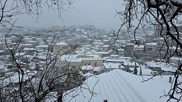 Kar yağışı sonrası bazı il ve ilçelerde eğitime bugün ara verildiği açıklandı.