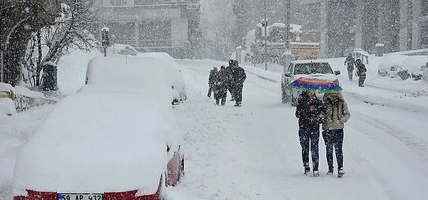 Kayseri ve Nevşehir'de kar yağışı nedeniyle eğitime 1 gün süreyle ara verildi.