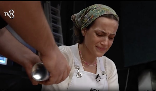 Finale sayılı haftalar kala MasterChef yarışmacılarının üst üste bu kadar fazla kaza geçirmeleri de gözden kaçmadı.