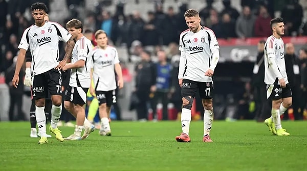 Geçtiğimiz günlerde kendi sahasında Göztepe'ye 4-2 mağlup olan Beşiktaş'ın performasını 'Taraftar Sports' mikrofonlarına değerlendiren küçük çocuk beklenmedik bir olayla karşılaştı.