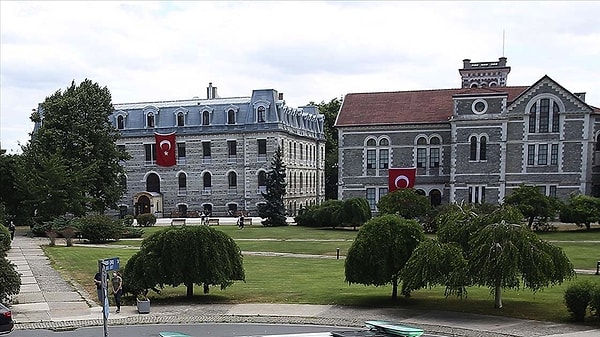 Boğaziçi Üniversitesi Ekonomi Bölümü öğretim üyelerinden Prof. Dr. Ceyhun Elgin, üniversitenin sınıflarında eylül ayından bu yana kaloriferlerin yanmadığını belirtti.