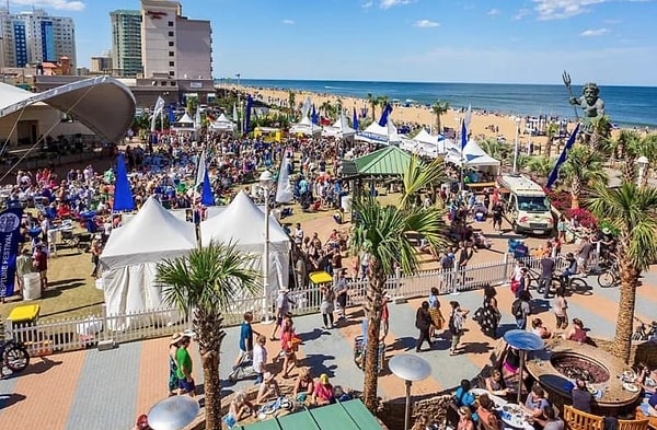 2. "Virginia Beach. Plajları severim ama Virginia Beach karanlıktı ve aşırı kalabalıktı ve yapılacak pek bir şey yoktu. Ayrıca bir askeri üssün yakınındaydı, bu yüzden sürekli olarak başımızın üzerinde askeri uçakların olması sinir bozucuydu."