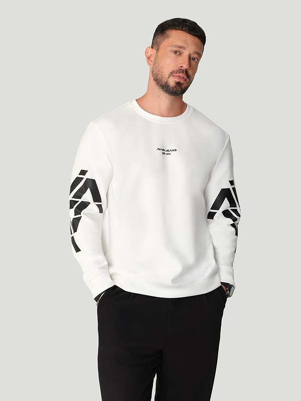 5. Kaliteyi üzerinizde taşıdığınızı hissedeceksiniz: Ekru Pamuklu Baskılı Elastan Sweatshirt