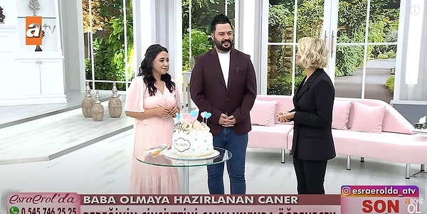 21. Caner ve Merve'nin bebeklerinin cinsiyeti için pasta kesilen canlı yayında çift kız bebekleri olacağını öğrenirken Esra Erol canlı yayınında duygulandıran anlar yaşandı.