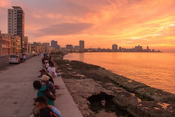 5. Eşsiz bir gün batımı manzarası için Malecón'a mutlaka uğramalısınız.