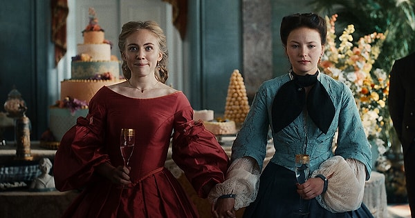 Alman dizisi 'The Empress' ikinci sezonuyla Netflix'te gösterimde. Dizi, Avusturya İmparatoriçesi Elisabeth'in hayatını konu alıyor. Elisabeth, İmparator Franz ile evlenince kendini sarayda bir entrikanın içerisinde buluyor.