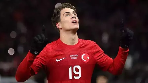 19 yaşındaki millî futbolcu, dünyanın dört bir yanındaki futbolseverlerin oylarıyla belirlenen ‘Golden Boy Web’ ödülünün sahibi oldu.