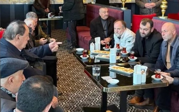 Bu görüşmeler çerçevesinde Çakıcı, Hrant Dink cinayeti faili olarak hüküm giyen Samast’la bir araya geldi. Trabzon’da, Rize yolu üzerindeki bir otelde bir araya gelen Çakıcı ile Samast’ın, daha sonra birlikte Rize’ye gittiği öğrenildi. Görüşme öncesinde Samast’ın Çakıcı’nın elini öptüğü ve “amca” diyerek hitap ettiği ifade edildi.