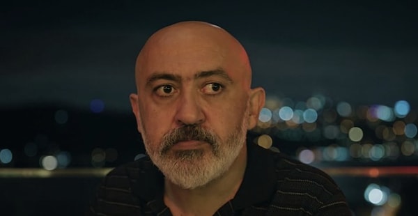 En son Netflix'teki 'İyi Adamın 10 Günü' film serisiyle ekranlara gelen Kadir Çermik'in bu iki karakteri bir arada seslendirmesi kimileri tarafından şaşkınlıkla karşılandı, kimileri de bu bilgiyi çok önceden bildiklerini dile getirdi.