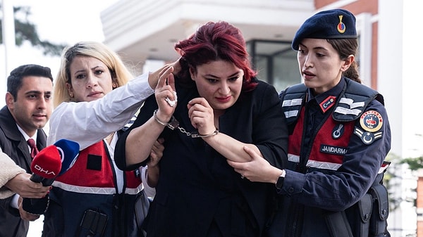 Avcılar Hospital Başhekimi Prof. Dr. Fetin Rüştü Yıldız’ın avukatı, "Bu savcı, işlenmekte olan suçu izlememeliydi. İnsan hayatını kurtarmak için harekete geçmeliydi. Ancak 10 bebeğin ölümünü izlemiştir ve kasten adam öldürme suçundan sorgulanması gerektiğini düşünüyoruz" dedi.