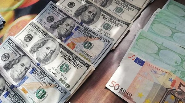 Sahte doların ilk olarak Antalya’da patlak verdiği öğrenildi. Antalya’da kripto para alım satımında kullanılan sahte dolarlar büyük bir skandalın perdesini araladı.