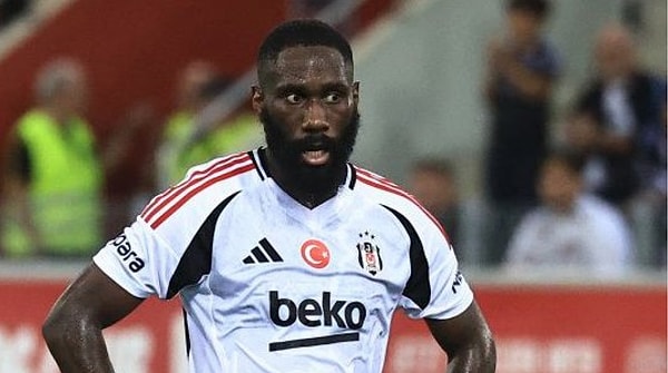 Beşiktaş'ın 31 yaşındaki sol bek oyuncusu Arthur Masuaku, bu akşam oynanan Maccabi Tel Aviv maçında gösterdiği kötü performansla çok konuşuldu.