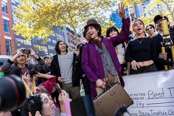 Binlerce kişinin katıldığı yarışmada, oyuncuya en çok benzeyen kişiyi belirlemek için düzenlenen organizasyona Chalamet’in bizzat kendisi katılarak büyük bir sürpriz yapmıştı.