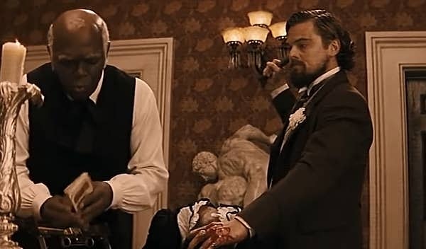 15. Django Unchained filmindeki Calvin'in elini kesmesi kazara oldu. DiCaprio gerçekten elini kesti ve kanamasına rağmen sahneye devam etti. Bu sahneyi daha korkutucu hale getirdi ve Calvin karakterini daha da çılgın gösterdi.