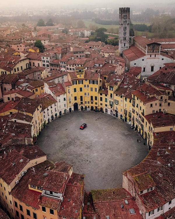 5. Piazza dell'Anfiteatro