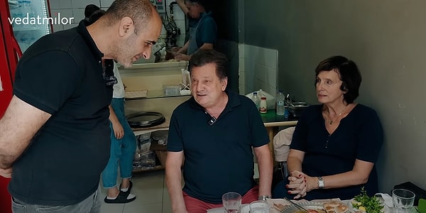 Vedat Milor son olarak İstanbul'da bir restoranı ziyaret etti. Ünlü gurme denediği Kilis tava ve lahmacunu çok beğendi. Ancak videonun sonunda, restoran sahibini sert sözlerle eleştirdi.