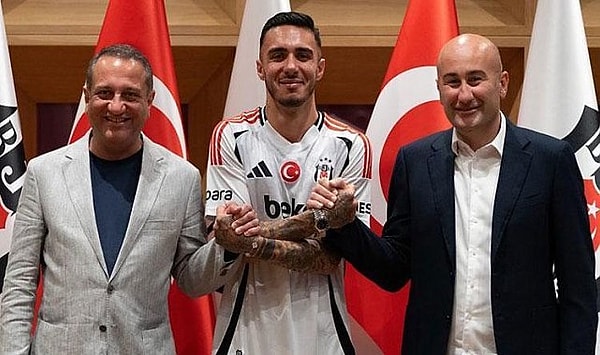 Son olarak Beşiktaş Kulübü Yönetim Kurulu Üyesi Kaan Şakul hakkında konuşan Samet Aybaba, transfer süreçleri ve takımın içindeki bozulmalardan dolayı Şakul'u istifaya davet etti.