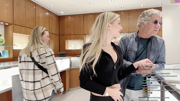 Yayıncı IvyWren, "Sugar Daddy"si Terry ile birlikte çıktıkları Black Friday alışverişini paylaştı.