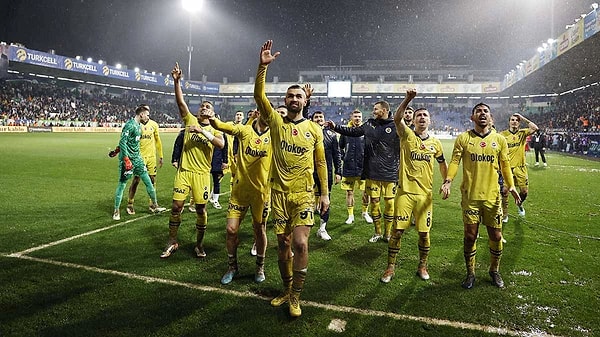 Şubat ayı Fenerbahçe için Alanyaspor beraberliğinin yanında kupadaki Ankaragücü mağlubiyeti ile yaralı geçti. Ancak yarıştan kopmak söz konusu değildi.