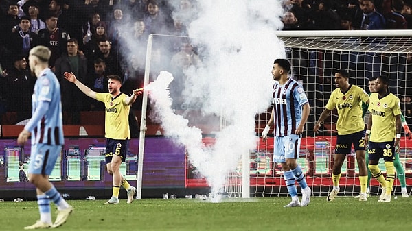 Mart ayı Fenerbahçe için hem ligde hem de Avrupa'da işler çok iyi gidiyordu ancak yaşanan bir olay tüm ritmi bozdu. Trabzonspor maçı...