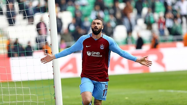 Dört büyük kulüpte top koşturan, şu anda herhangi bir kulüp çalıştırmayan genç teknik adam, Fenerbahçe'ye karşı mahcup olduğunu belirtti.