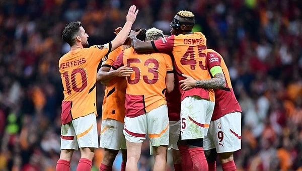 Galatasaray, 2024'ü de şampiyonluk adayı olarak tamamladı. Mayıs'a beş ay var; bir kez daha "Mayıslar bizimdir" diyecek mi yoksa bu kez farklı bir son mu yaşanacak hep birlikte göreceğiz.