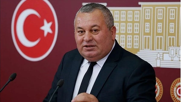 Cemal Enginyurt geçtiğimiz ay Demokrat Parti'den de başkan Gültekin Uysal'la yaşadığı fikir ayrılığı sebebiyle istifa etmişti.