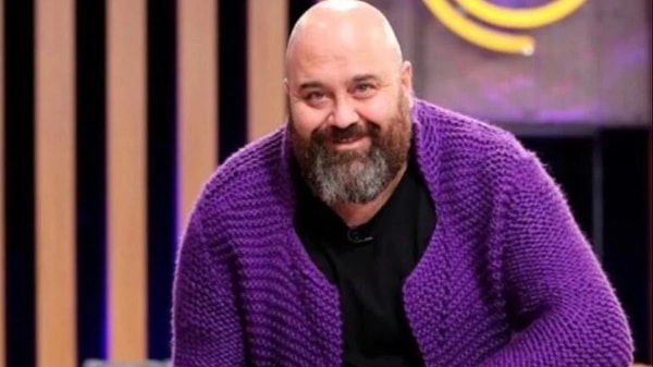 "Valla şu an kilo falan vermiyorum, durdu." diye konuşan Somer Şef, "MasterChef başlıyor sonuna kadar 10 kilo alıyorum, bitiyor 20 kilo veriyorum." diye ekledi.