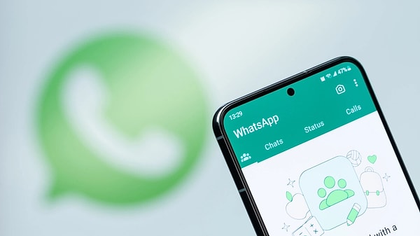 Kullanıcılara gönderilen bir bilgilendirme mesajıyla, 2025 yılı itibarıyla iOS 15.1 ve öncesi sürümleri kullanan eski iPhone cihazlarda WhatsApp'ın artık çalışmayacağı bildirildi.