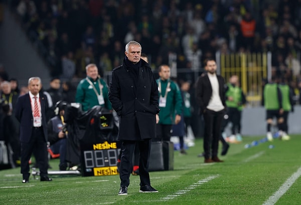 Üç puan ardından konuşan Mourinho, "Oynadığımız oyunla kazanmamız gerekiyordu, başka opsiyonumuz yoktu. İlk 15 dakikaya güçlü başladık ama sonra 30 dakika iyi değildik." değerlendirmesinde bulundu.