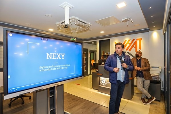 Gözde Dokumacı ve Burak Tunçoğlu, Nexy; Doğancan Uluğ  “smart sailing”