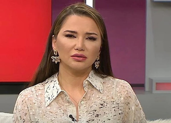 9. Beyaz TV ekranlarında yayınlanan Esra Ezmeci ile Yeni Baştan programının her bölümü şaşırtıyor. Programda işlenen olaylara ekran başında utanmaktan yorulurken Ezmeci'nin 2024 yılında işlediği olayları ele aldık. Bakalım Esra Ezmeci'ye 2024'te ne gibi olaylar/sorular geldi. İşte Esra Ezmeci'nin 2024'te ele aldığı konular...