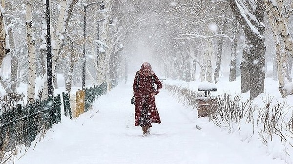 Çarşamba günü kuvvetli yağış ve İç, Doğu kesimlerde kar ve fırtına etkili olacak.