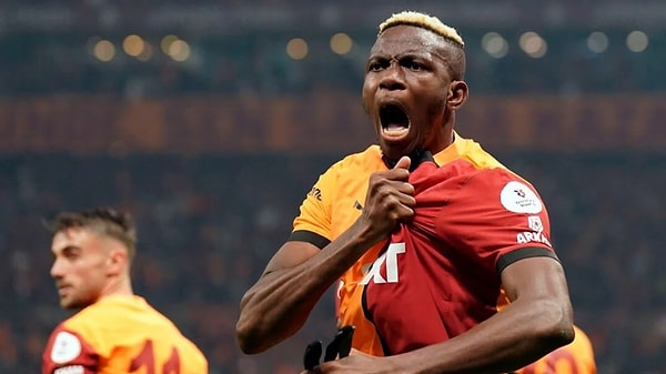 Victor Osimhen'in Galatasaray'a transferi Avrupa'da çok konuşulan hamlelerden oldu. Fırsat transferi şeklinde gelen Osimhen kısa sürede uyum da sağladı.