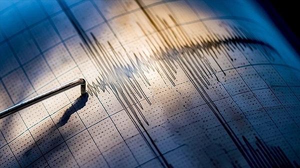 AFAD’ın açıklamasına göre, Aydın’da yaşanan deprem saat 19.51’de ve yerin 9 kilometre derinliğinde meydana geldi.