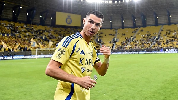 Ronaldo’nun sadece sözde değil, gerçekten bu konularla ilgilendiğini ifade eden sarı-lacivertli eski ekibin oyuncusu, Al Nassr antrenmanında yaşanan dikkat çekici bir durumu paylaştı.