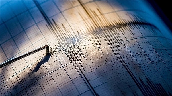 AFAD, Aydın’ın Germencik ilçesinde akşam saatlerinde 4.0 büyüklüğünde deprem meydana geldiğini açıkladı. Öte yandan, bugün öğle saatlerinde Marmara Denizi’nde Mudanya açıklarında 3.6 büyüklüğünde deprem olduğu paylaşılmıştı.