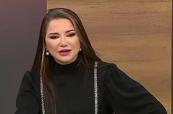 17. Beyaz TV ekranlarında yayınlanan Yeni Baştan programını sunan Esra Ezmeci, bir yandan sosyal medya hesabından takipçilerinin sorularını yanıtlamaya devam ediyor. Kadın-erkek ilişkileri ve cinsellik hakkındaki soru işaretlerine cevap veren Ezmeci, kendisine "Ben sapık mıyım?" diye soran takipçisine tavsiyelerde bulundu. Ezmeci'ye gelen o soru ve yanıt kısa sürede sosyal medyada gündem oldu. İşte Ezmeci'nin o yanıtı...