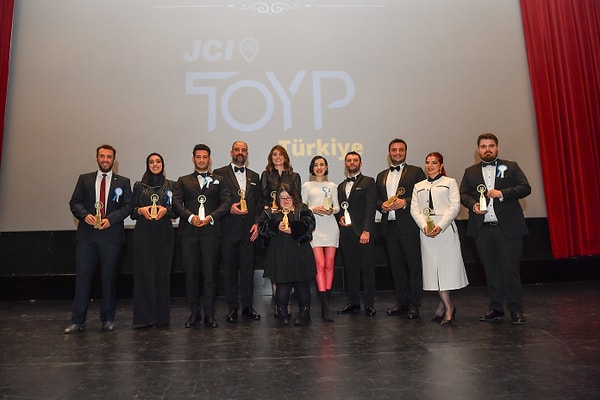 "Türkiye'nin En Başarılı 10 Genci" JCI (Uluslararası Genç Liderler ve Girişimciler Derneği) tarafından seçildi.