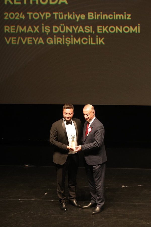 Kethüda, Türk Girişimcilik Vakfı, Yeni1Lider, HUG ve Coronathon Türkiye’de mentorluk yapıyor. Aynı zamanda Founders Pledge, İhtiyaç Haritası, Leaders for Climate Action, Türkiye Klasik Otomobil Kulübü, VDWS Alman Su Sporları Derneği, AGB Binicilik Takımı üyesi.