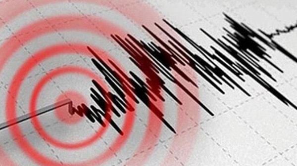 Bazı vatandaşların depremin etkisiyle sokağa çıktıkları görüldü. İlk belirlemelere göre depremin herhangi bir hasara neden olmadığı öğrenildi.